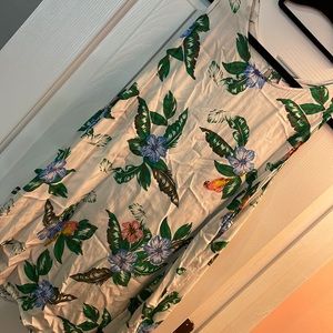 Old navy white top with palm trees and flowers